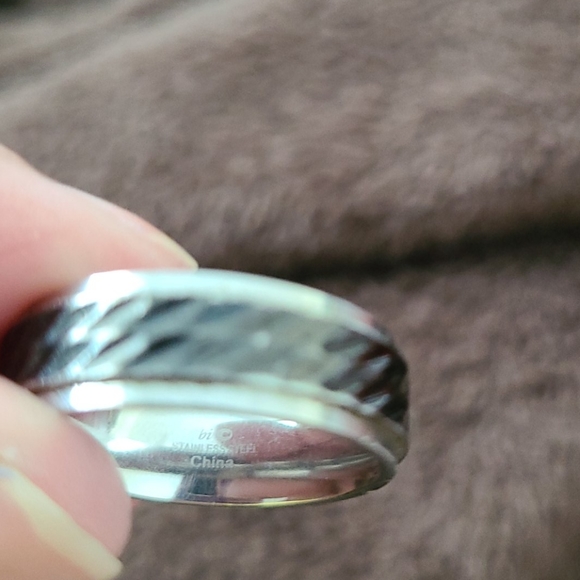 Men's Wedding Band - Picture 2 of 6